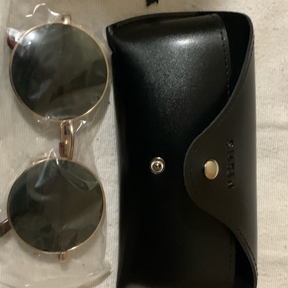 I am selling glasses ? - Picture 2 of 2